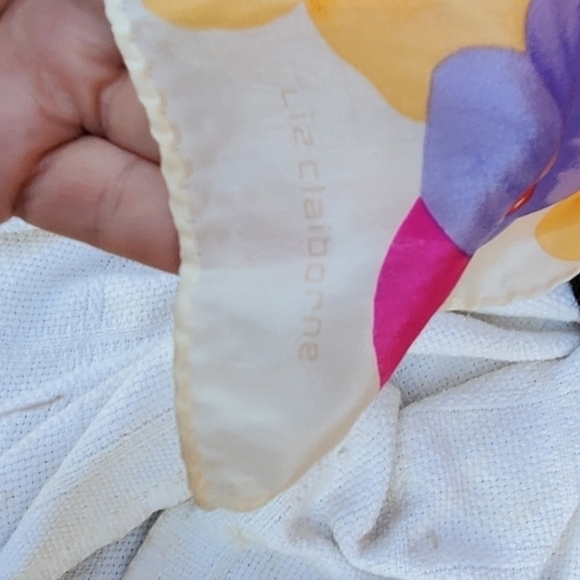Liz Claiborne silk scarf - Picture 2 of 6